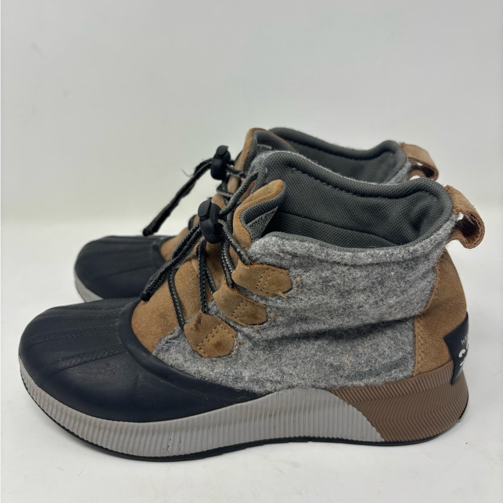 Sorel Out N About III Size 6 Classic Women's Waterproof Boot‎ Gray Black Tan - Picture 3 of 9